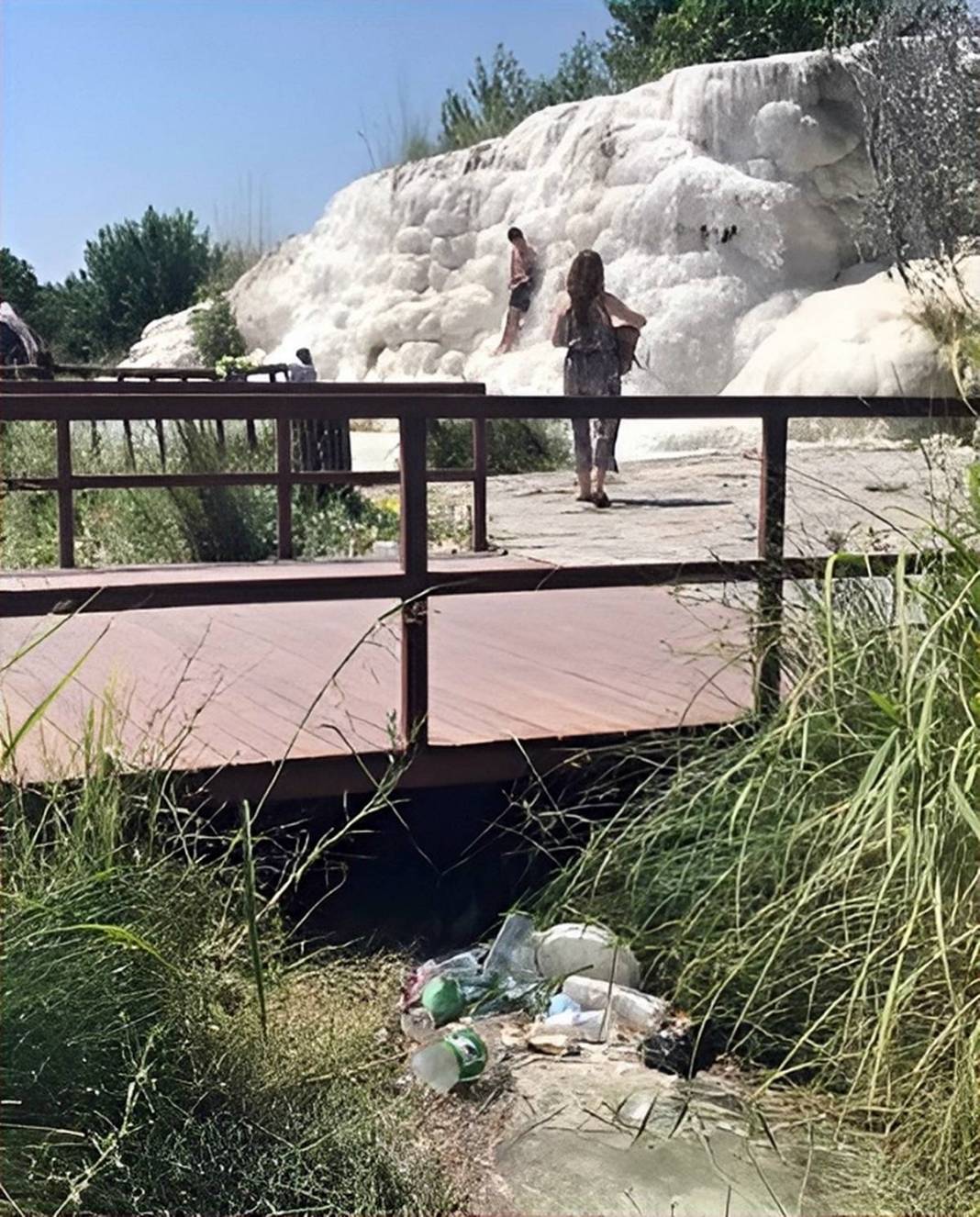 Pamukkale'ye gölge düşüren skandal görüntüler! Turistleri bu rezalet manzara karşılıyor 1